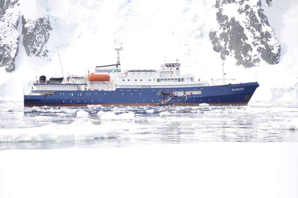 Can I Travel to Antarctica? 3 antarctica ship